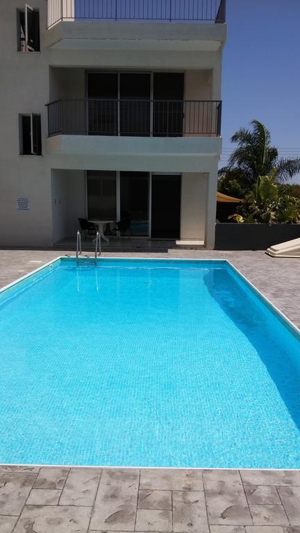 Palms Resort Apartments Alethriko Стая снимка