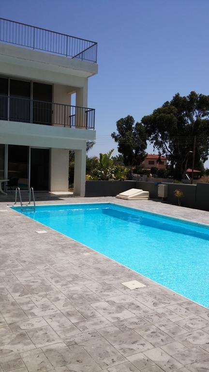 Palms Resort Apartments Alethriko Стая снимка