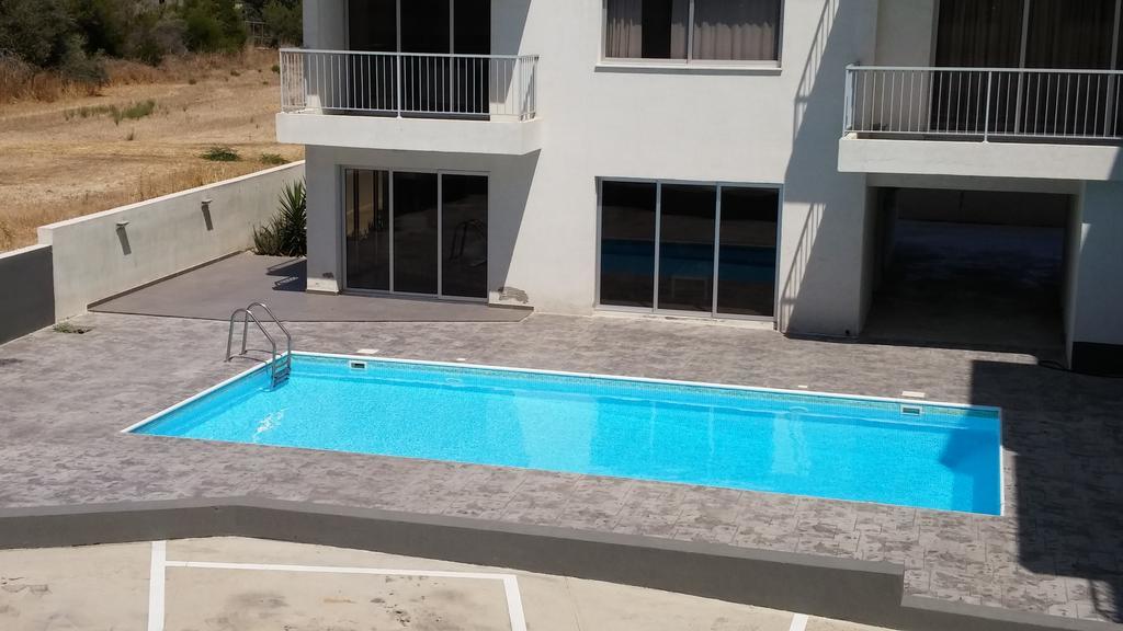 Palms Resort Apartments Alethriko Стая снимка