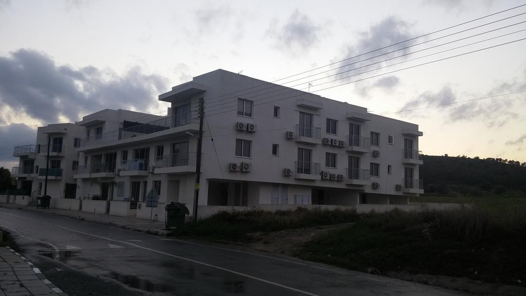 Palms Resort Apartments Alethriko Екстериор снимка