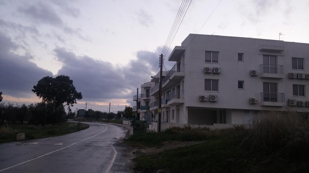Palms Resort Apartments Alethriko Екстериор снимка