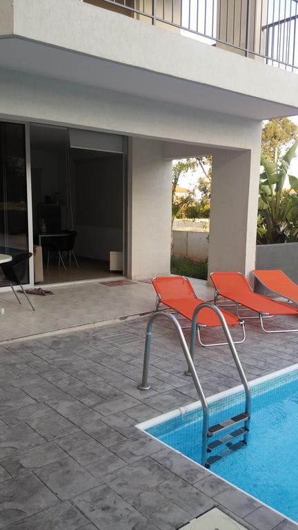 Palms Resort Apartments Alethriko Екстериор снимка